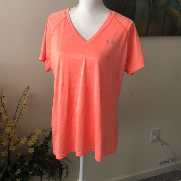 Under Armour Tops - Under Armour athletic T shirt